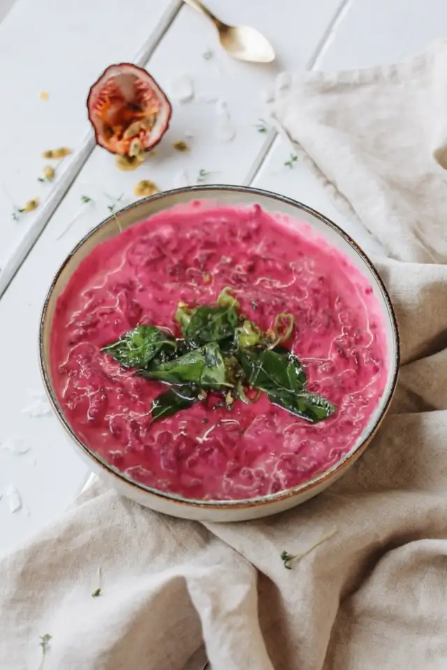 Carrot and beet raita with fennel, a healthy and aromatic Ayurvedic dish with a creamy texture and refreshing flavor.